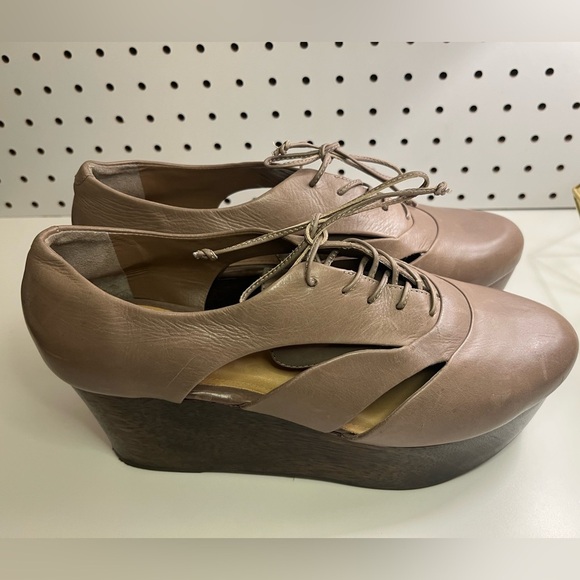 Schultz Taupe Cut Out Wooden Wedge Platform Lace Up Shoes Size 8.5B Boho Mod - Picture 15 of 16